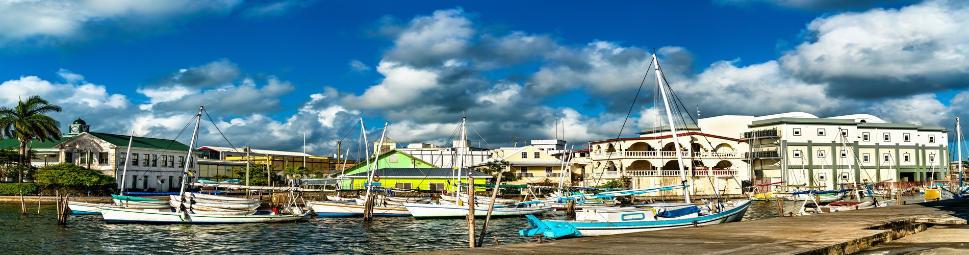 THE BEST BARS IN BELIZE