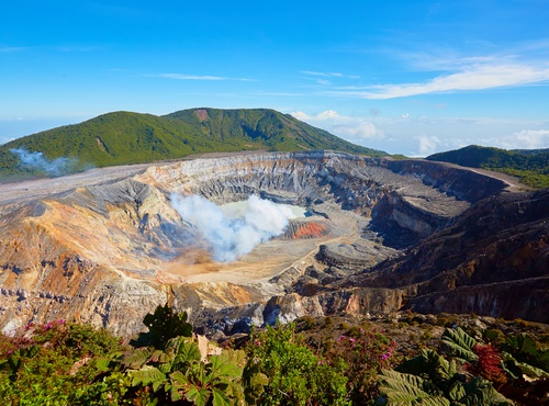 THE POAS VOLCANO NATIONAL PARK