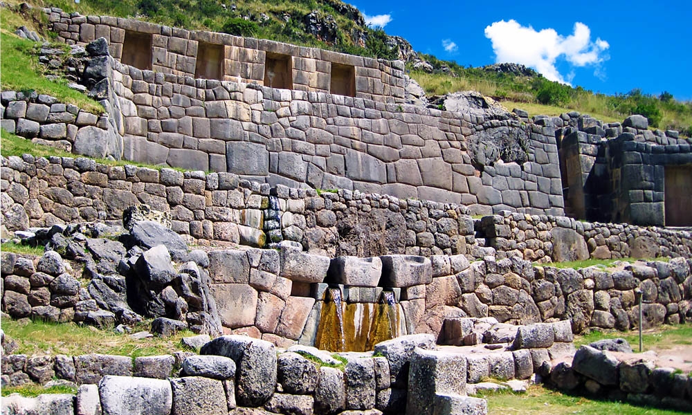 Cusco Tambomachay ruins