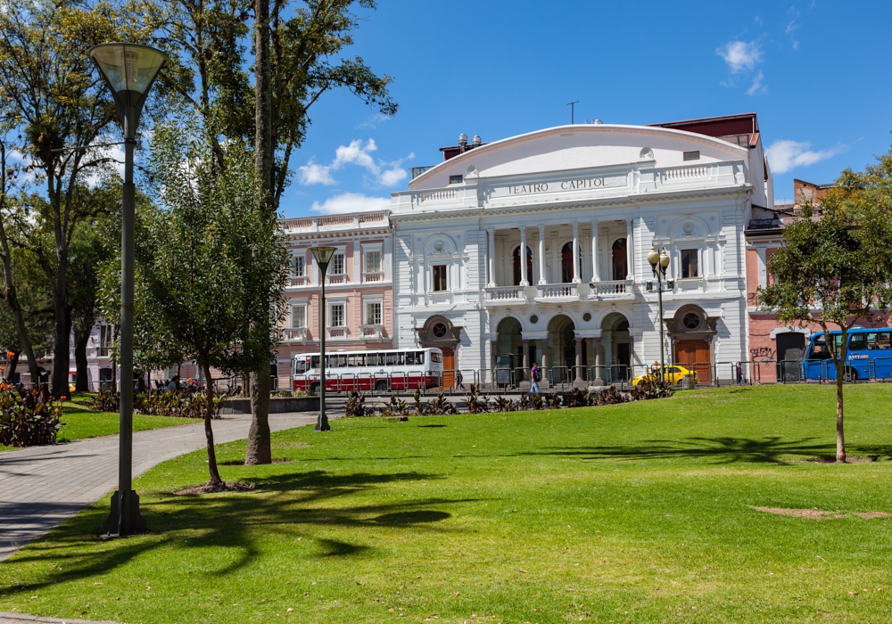 DAY 01 - Arrival to Quito