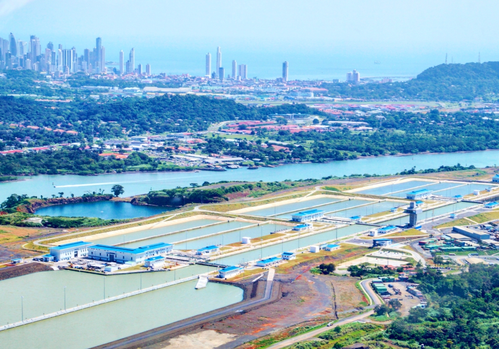 DAY 02 - Miraflores Locks