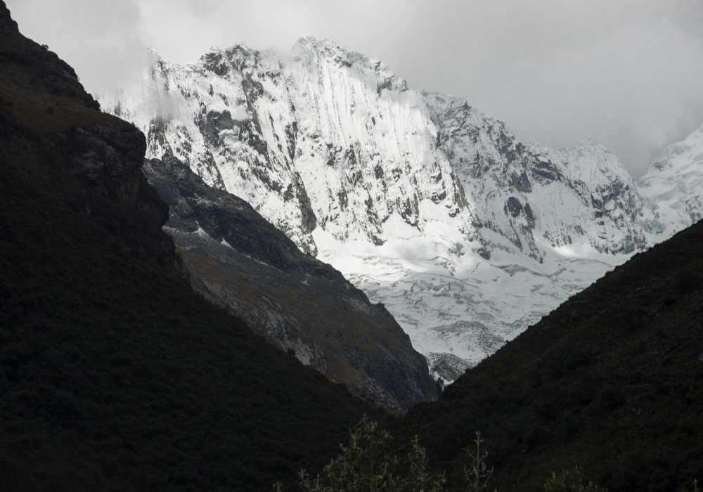 Day 06 - Base camp 4300 m – Moraine camp 4900 m