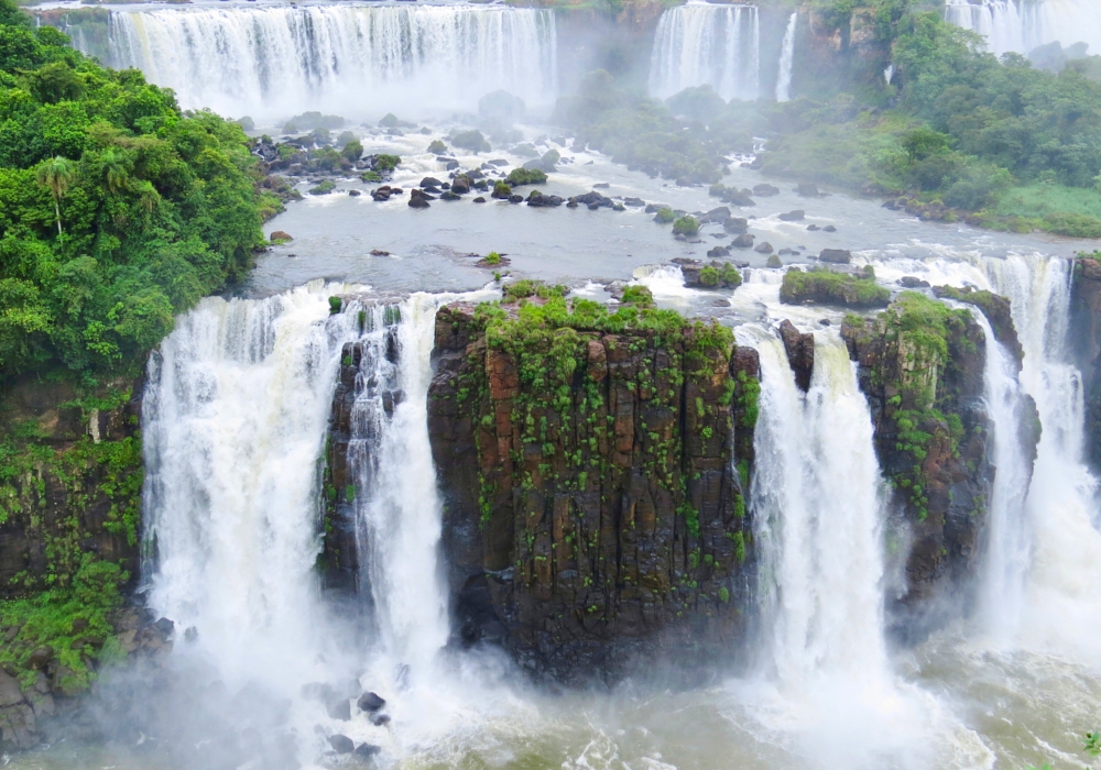 DAY 09 - EL CALAFATE – IGUAZU NATIONAL PARK