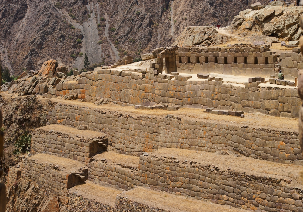 Day 09 - Full Day Sacred Valley    Pisac Market and Ollantaytambo Citadel