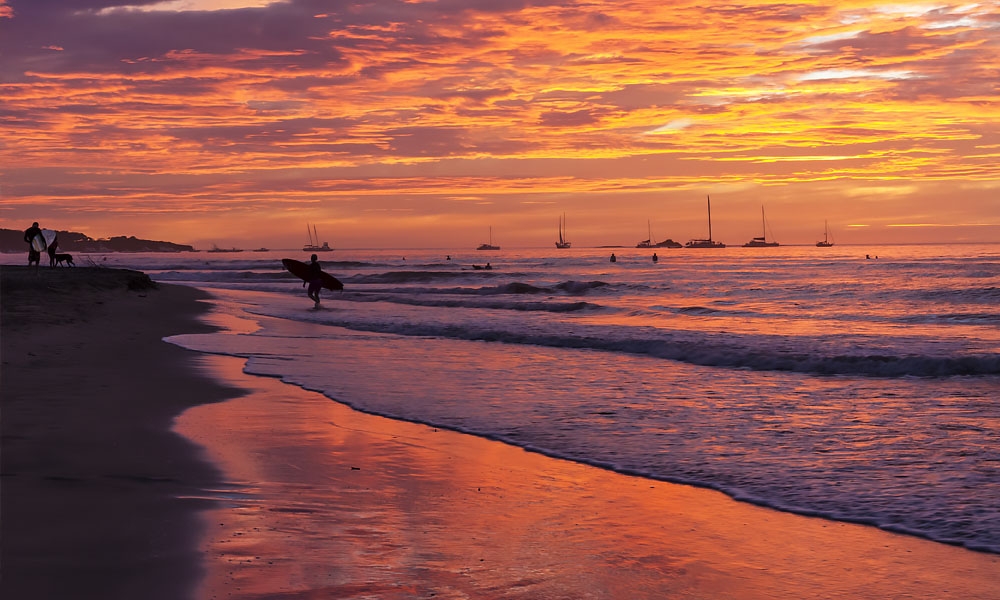 Evening scene on Tamarindo beach under low tide