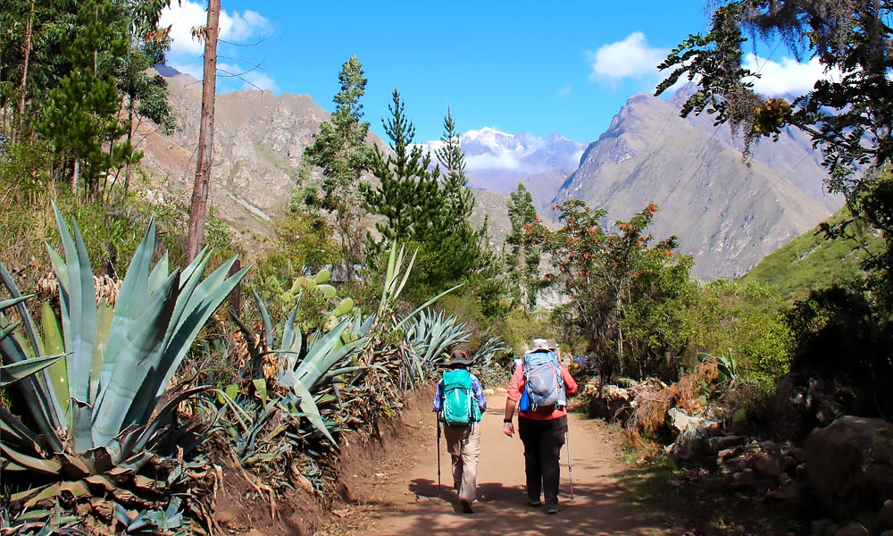 hiking to the inca trail head