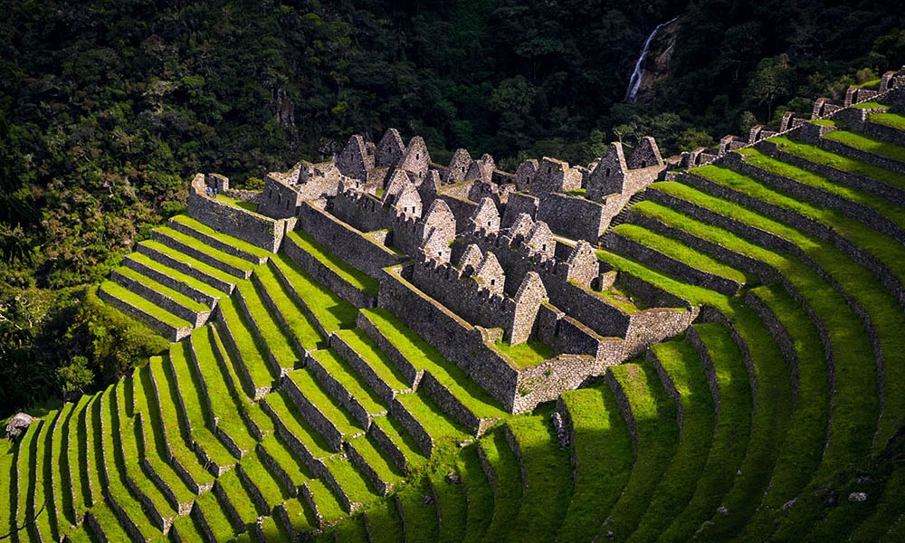 Panoramic view of the majestic Wiñaywayna ruins