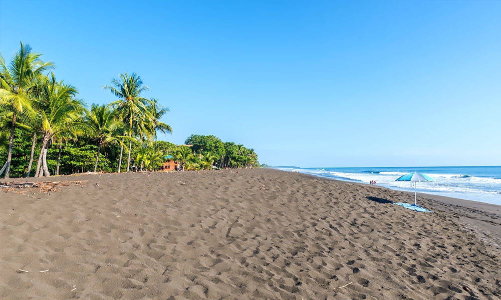 Tamarindo beach under low tide in Guanacaste