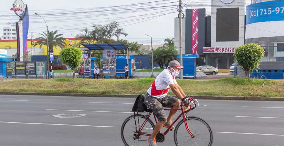 Peruvian on a bike during COVID times